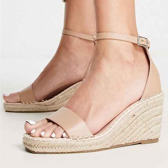 NWT: size 8W - 2.5” espadrille wedge sandals in beige - Picture 1 of 9